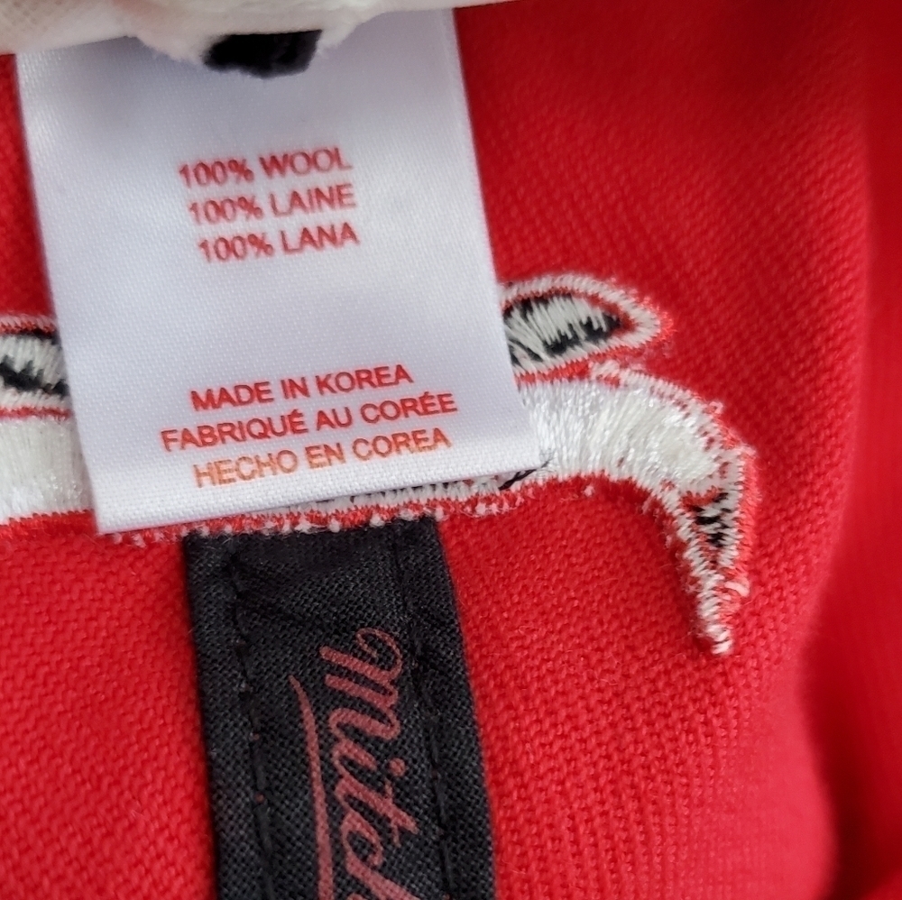 Chicago Bulls Red and Black Snapback Hat - Picture 6 of 10